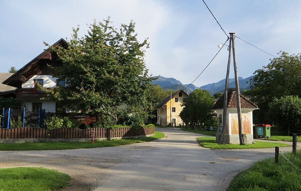 Dvorska_Vas_Radovljica_Slovenia_2.jpg
